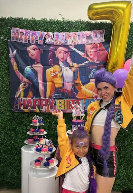 K-Pop Huntress party character
